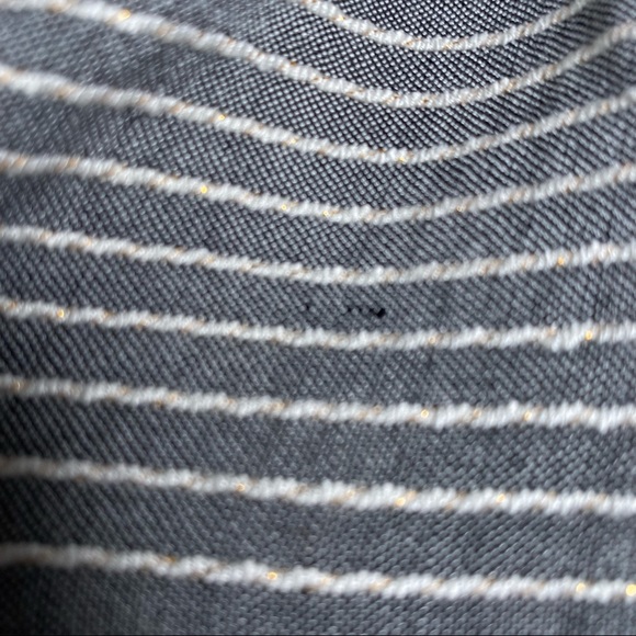 CALVIN KLEIN grey and white textured stripes fringe hems wrap rectangle scarf - Picture 4 of 6